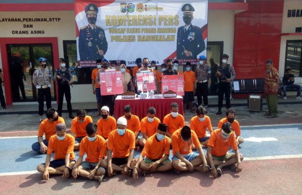Foto : 40 tersangka penyalahgunaan narkoba saat diamankan Polres Bangkalan