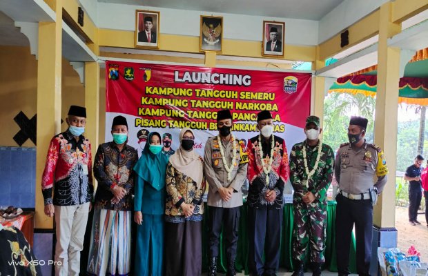 Foto bersama Kapolres Sumenep usai lounching kampung tangguh semeru