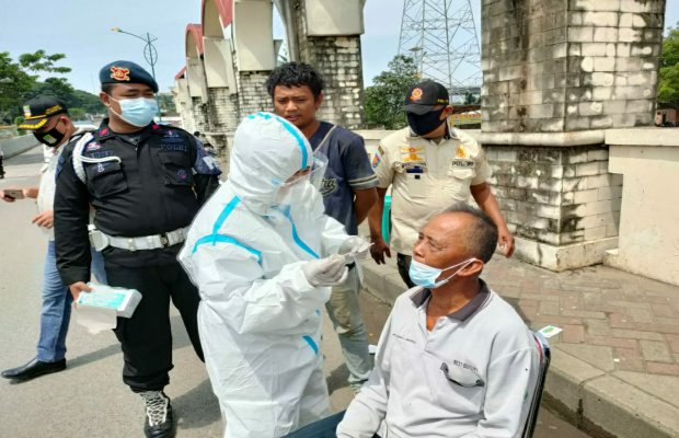 Foto: pelayanan oleh petugas