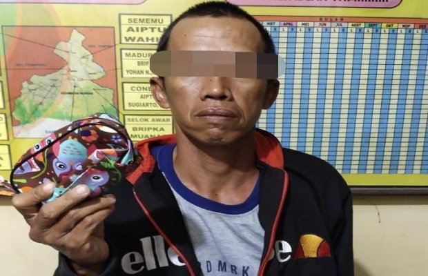 Foto: Tersangka 'S' dengan barang bukti diamankan petugas