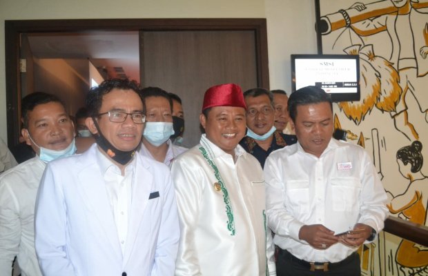 Foto: Wagub Jabar, Uu Ruzhanul Ulum (peci merah) di Rakerda SMSI Jawa Barat. 
