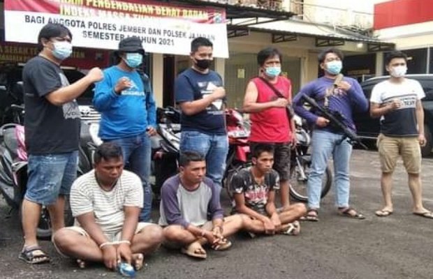 Foto : Tiga pelaku saat di amankan Mapolres Jember