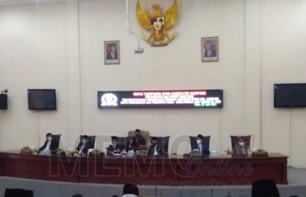 Foto : Rapat Paripurna DPRD bersama bupati Sampang di gedung graha DPRD Sampang