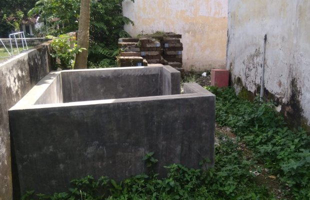Foto : Proyek fisik penampungan tempat sampah di Desa Gambiran, Kecamatan Kalisat, Kabupaten Jember.