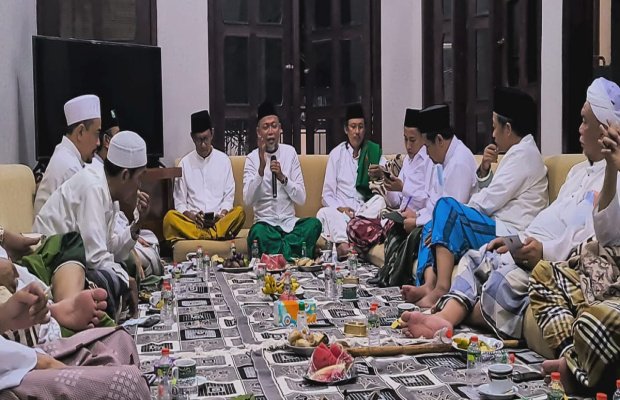 Foto : Anggota Komisi V DPR RI, H Syafiuddin Asmoro saat menggelar serap aspirasi bersama Badan Silaturahmi Ulama Pesantren Madura (Bassra)  