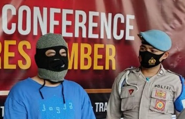 Foto : Cabuli ponakan, oknum dosen di jember akhirnya masuk jeruji besi