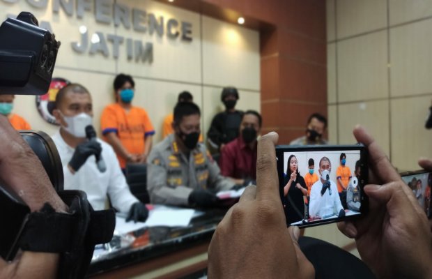 Foto: Pers rilis pengingkapan Sindikat Pembuat Hasil Swab Illegal