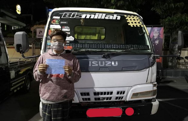 Foto: 'AD' pengemudi truk oleng yang diamankan polisi