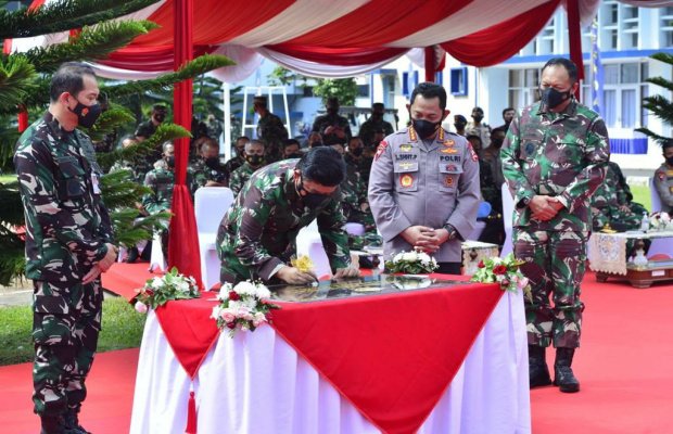 Foto: Panglima dan Kapolri saat Mengunjungi Lembaga Pendidikan TNI dan Polri