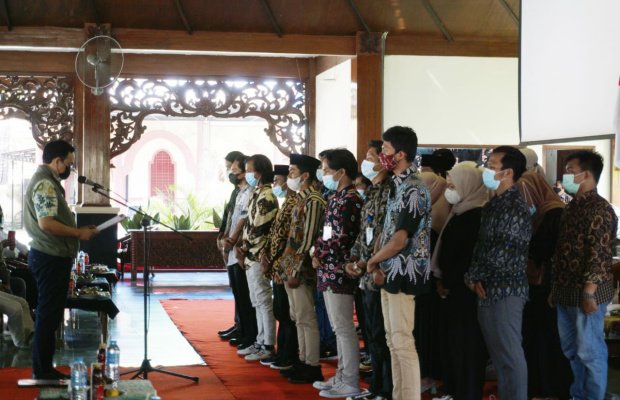 Foto: Bupati Pamekasan Saat Menyampaikan Gagasannya di Depan Mahasiswa