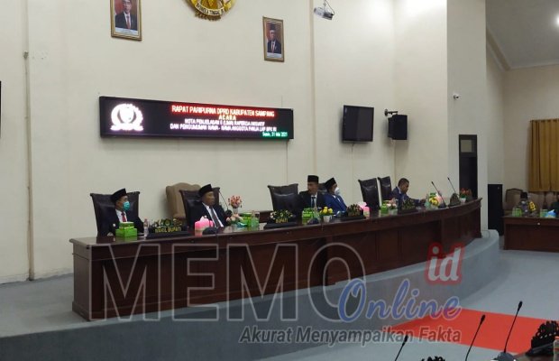 Foto : Rapat Paripurna di aula besar gedung DPRD Sampang