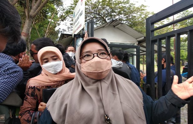 Foto: Wakil Ketua Komisi E DPRD Jatim saat diwawancarai para awak media.