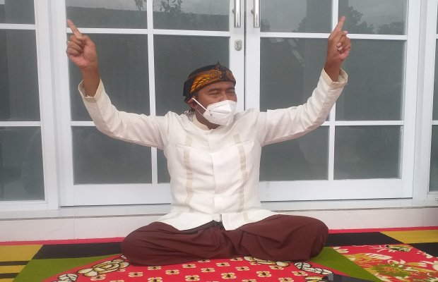 Foto Dokumen Ach. Fauzi saat ditemui media ini di rumahnya.