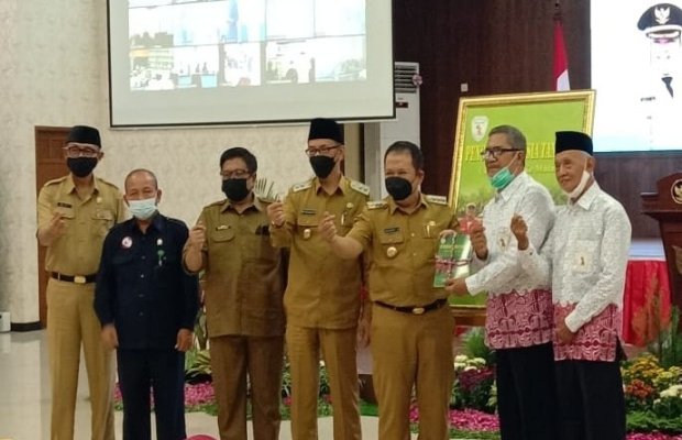 Foto : Bupati Jember  Usai  Mengikuti Acara  Lansia Nasional ke-25