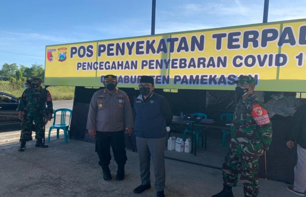  Foto : Bupati Pamekasan, Kapolres dan Dandim 0826 di Lokasi Penyekatan