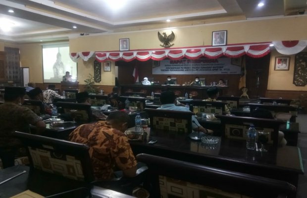 Poto : Suasana Rapat Paripurna di Aula Gedung DPRD Kabupaten Sumenep
