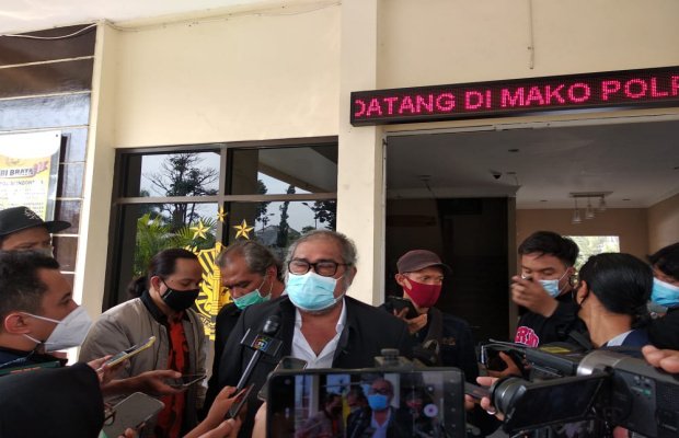 Foto: Ketua Komnas Perlindungan Anak saat diwawancarai para awak media.