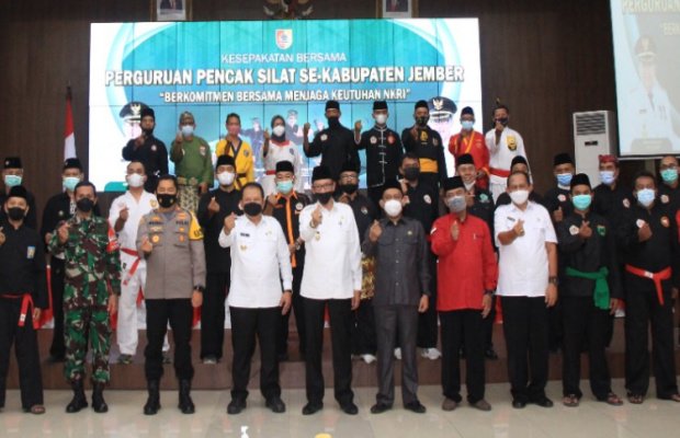 Foto: Forkopimda bersama 30 perguruan silat di Jember Dekorasi Damai