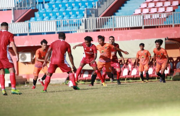 Foto: Latihan Bersama Madura United Vs Malang United