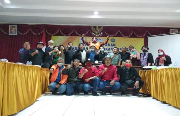 Foto: Suasana saat foto bersama usai acara diskusi.