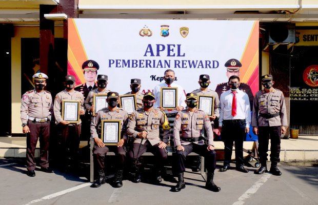  Foto : Foto bersama usai pemberian reward