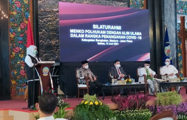 Foto : Gubernur Jatim, Khofifah Indar Parawansa saat memberikan sambutan.