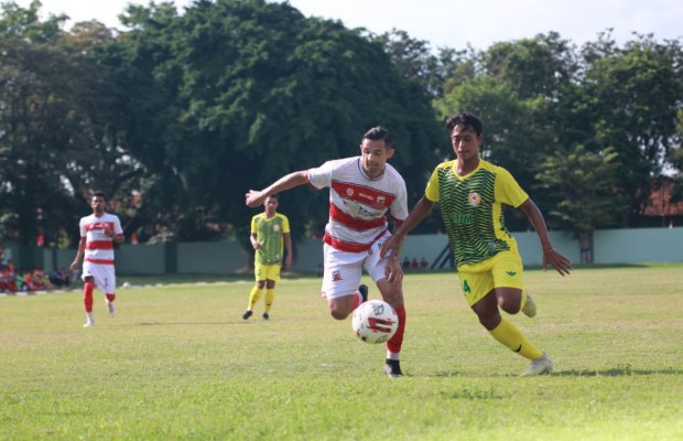 Foto: Laga Madura United vs Tim PON Jatim