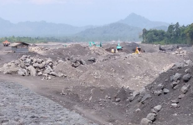 Foto: Lokasi tambang di wilayah Lumajang selatan