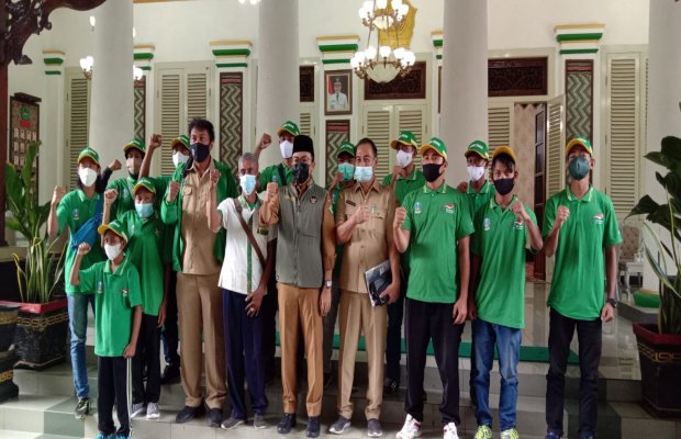 Foto: Bupati Pamekasan Bersama Atlet dan Pelatihnya