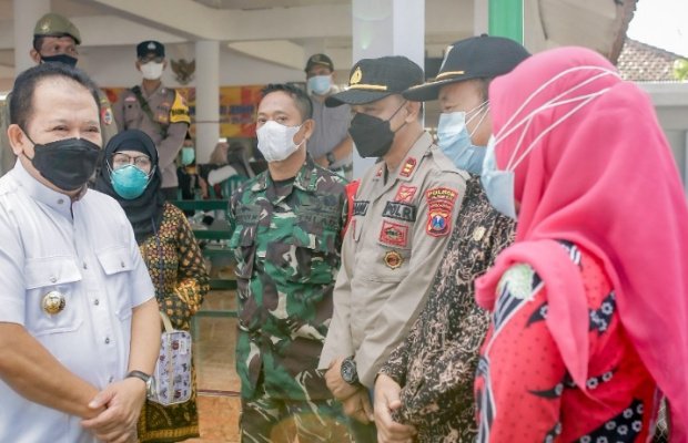 Foto: Swab Massal di Desa Ajung 