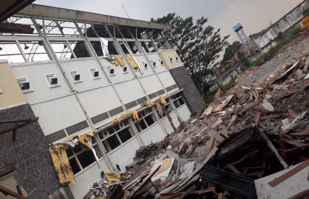 Foto: Gedung yang mulai diratakan