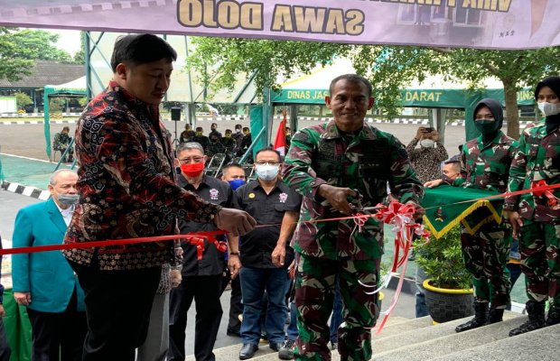 Foto: Pengguntingan pita peresmian oleh Kadisjasad