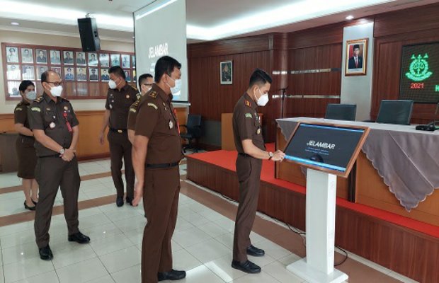 Foto: Kejari Jakbar saat peluncuran Aplikasi “JELAMBAR”