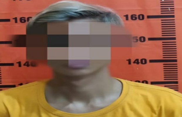 Foto : Pelaku saat di amankan petugas jajaran Reskrim Polsek Sumbersari.