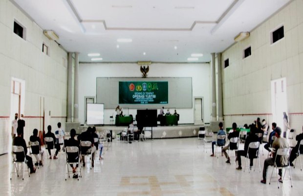 Foto : Berjarak, disiplin protokol kesehatan