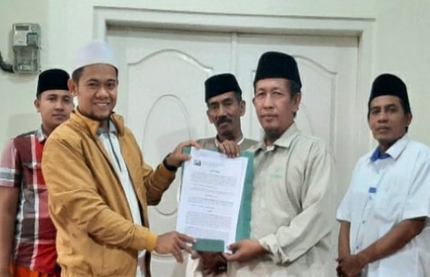 Foto: Sulaisi Abdurrazaq, yang kini resmi ditunjuk menjadi tim pengacara Panitia Pemilihan Kepala Desa Karduluk.