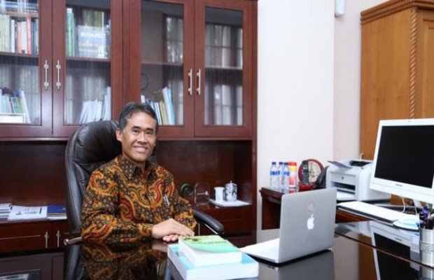 Foto: Rektor UGM Panut Mulyono (dok. UGM)