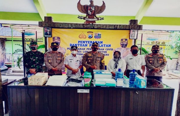 Foto: Kapolres Lumajang AKBP Eka Yekti Hananto Seno ( tengah ).