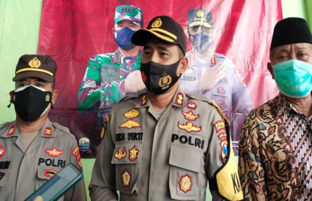 Foto: Kapolres Lumajang AKBP Eka Yekti Hananto Seno ( tengah ).