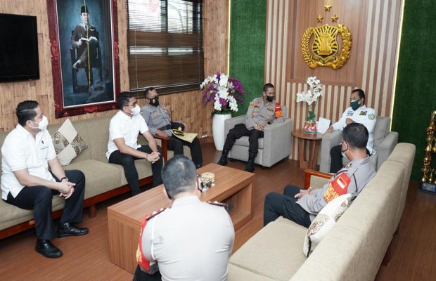  Foto: Kunjungan Anggota DPD RI A.A. Gede Agung diterima Oleh Kapolresta Denpasar KBP Jansen Avitus Panjaitan,S.I.K, M,H