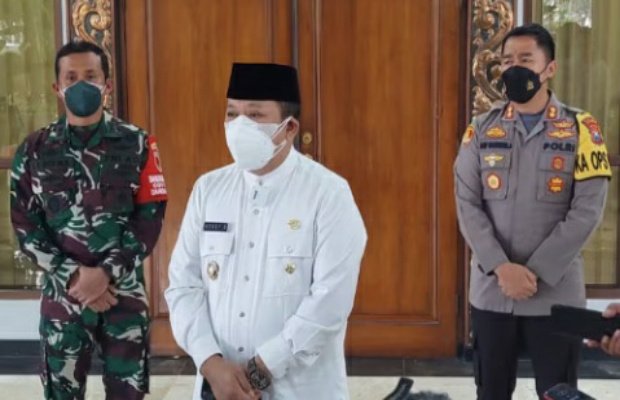Foto : Bupati Jember Hendy Siswanto, yang didampingi Komandan Kodim 0824 Jember dan Kapolres Jember, Jumat (30/7/2021).