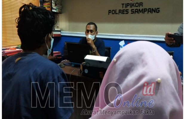 Foto : Kedua tersangka saat diperiksa Polisi