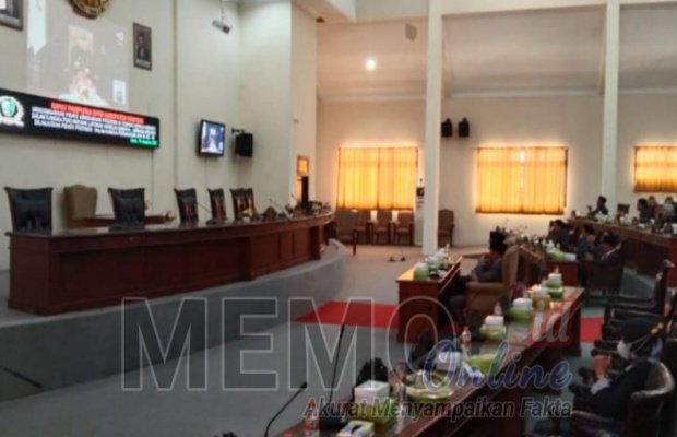 Foto : Paripurna DPRD Sampang mendengar Pidato Presiden RI