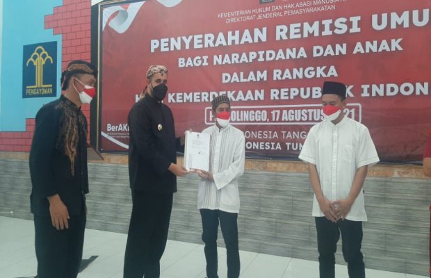 Foto : 3 warga binaan mendapatkan bebas masa tahanan