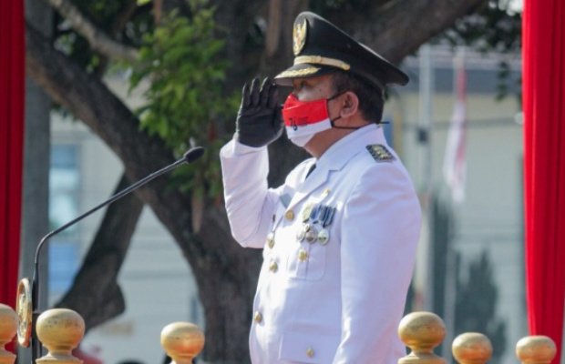 Foto:  Bupati Hendy, saat  sang merah putih di kibar kan