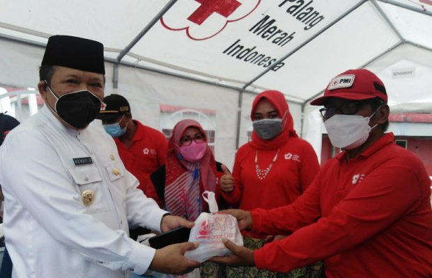 Foto: Bupati Jembet, Suport Askab PSSI Gelar Vaksinasi di Jember Sport Garden