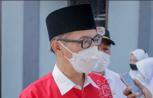  Foto: Wakil Bupati Jember, K.H. M.B. Firjaun Barlaman, saat dikonfirmasi wartawan.