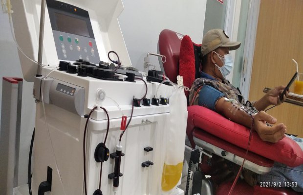 Foto: Di screening sebelum dilanjutkan dengan donor plasma konvalesen di kantor PMI Jl Srikoyo, Jember.