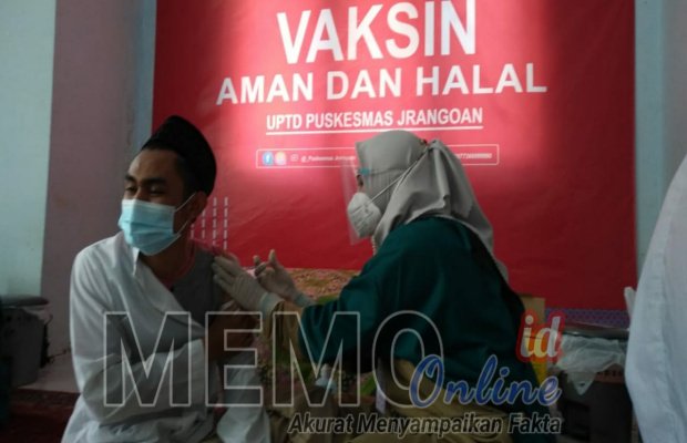 Foto : HCML gelar vaksinasi di desa Jrengoan Kabupaten Sampang