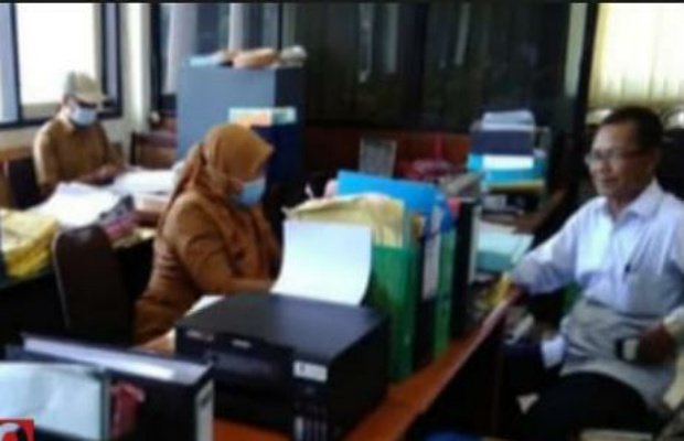 Foto: Sri Puji Astutik, Kepala Bagian Administrasi Perekonomian Pamekasan, Saat Ditemui Dikantornya
